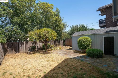 644 55 St, Oakland CA 94609-1601 exterior