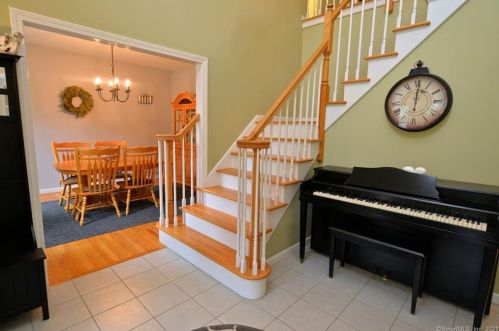 14 Bolduc Ct, Waterbury, CT 06716-3146