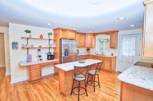 124 Jackson St, Litchfield CT  06787-2011 exterior