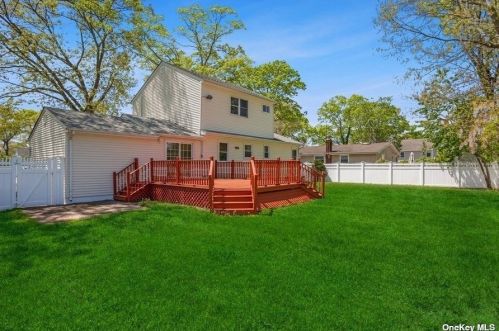 759 Van Buren Ave, West Islip NY  11795-1337 exterior