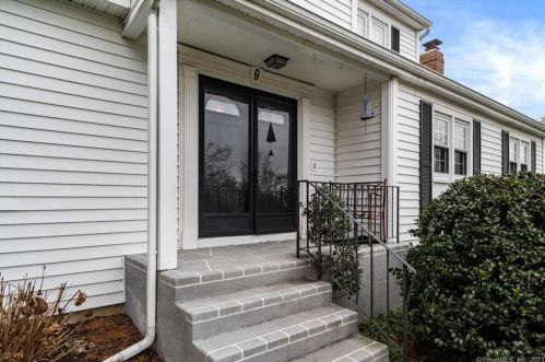 9 Quinley Way, Waterford, CT 06385-4127