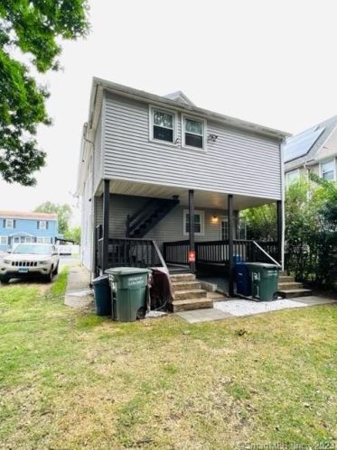 131 Cleveland Ave, Bridgeport CT 06606-5289 exterior