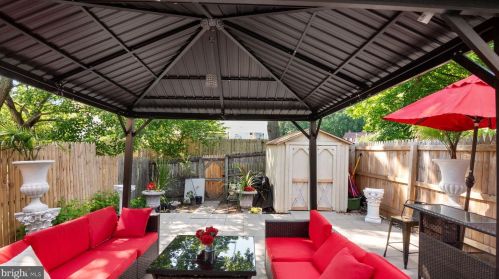 12300 Woodlawn Ct, Woodbridge VA  22192-1921 exterior