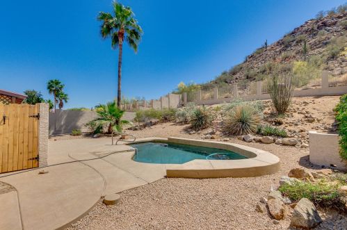 1903 Behrend Dr, Phoenix AZ  85024-1242 exterior