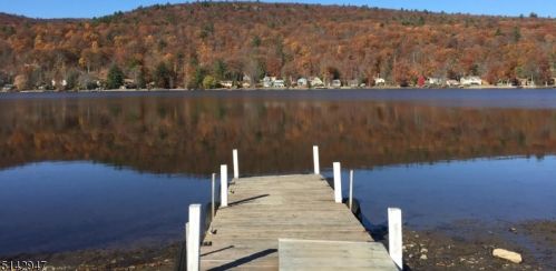 112 Pinecliff Lake Dr, West Milford Lakes NJ  07480-1378 exterior