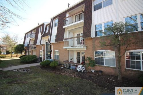 304 Green Hollow Dr, Iselin NJ  08830-2922 exterior
