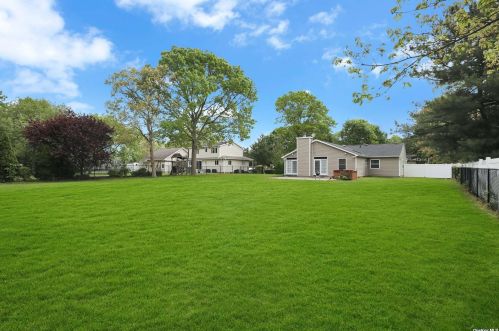 250 Central Ave, Bohemia, NY 11716-3156