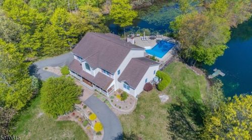 257 Weaver Rd, West Milford Lakes, NJ 07480-4146