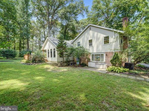 2 Edgewood Dr, Downingtown, PA 19335-3317