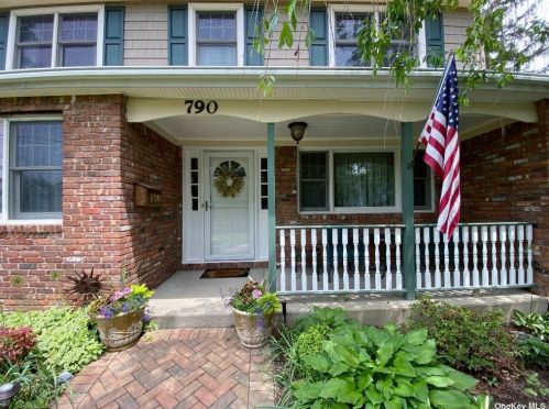 790 Glen Cove Ave, Muttontown, NY 11545-1638