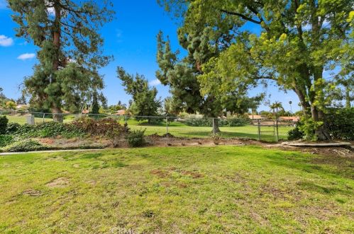 5576 Inner Circle Dr, Riverside CA  92506-3617 exterior