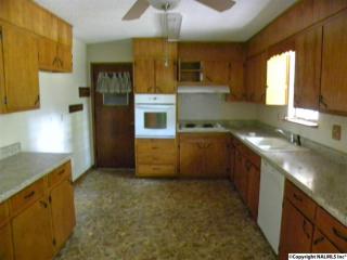 408 Cumberland Dr, Huntsville AL  35803-1028 exterior