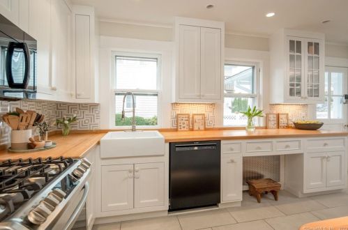 17 Crockett St, Norwalk CT  06853-1610 exterior