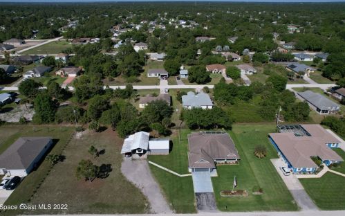 8185 98th Ct, Vero Beach, FL 32967-2830