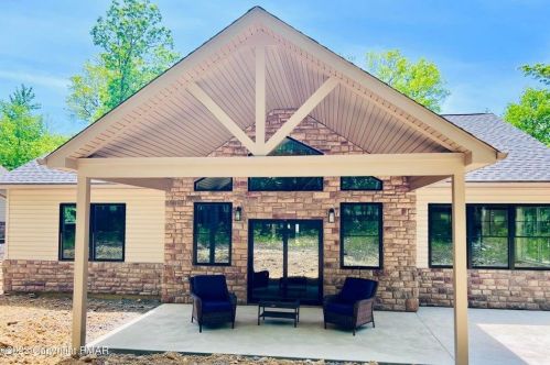 19 Masters Ln, Hazle Township PA  18202-9167 exterior