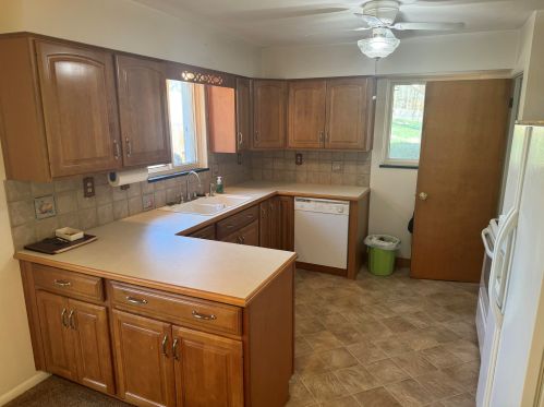 1913 Fairway Dr, Springfield OH 45504-1218 exterior