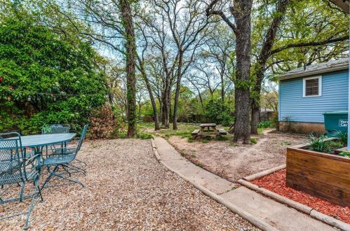 2213 Tierney Rd, Fort Worth TX  76112-3843 exterior