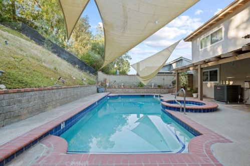 27025 Las Mananitas Dr, Santa Clarita CA  91354-2205 exterior