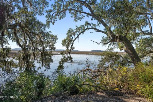 16 Shallop Ln, Beaufort, SC 29906-6929