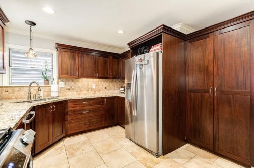 803 Sealy St, Galveston TX 77550-6221 exterior