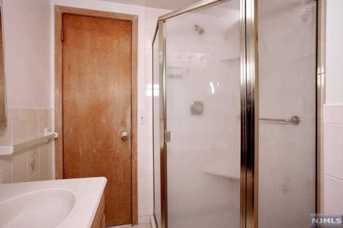 87 Minnehaha Blvd, Oakland NJ  07436-2804 exterior