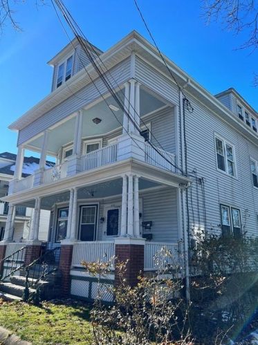 470 Academy Ave, Providence, RI 02908-3422