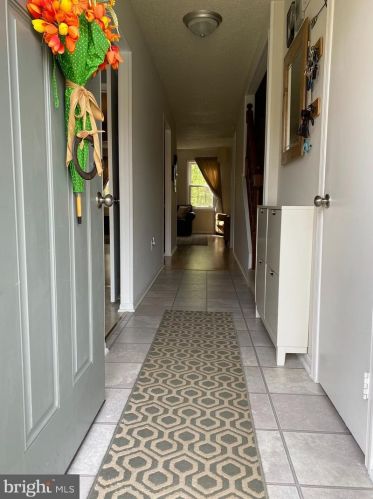 3063 Tecumseh Ct, Woodbridge VA  22192-1827 exterior