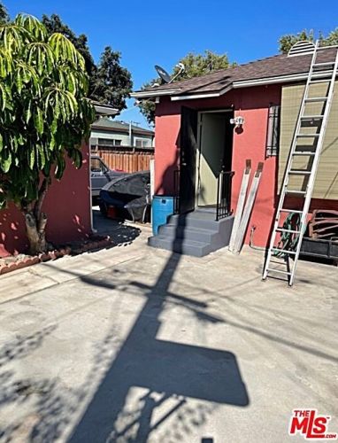 10515 Montara Ave, South Gate CA  90280-5614 exterior