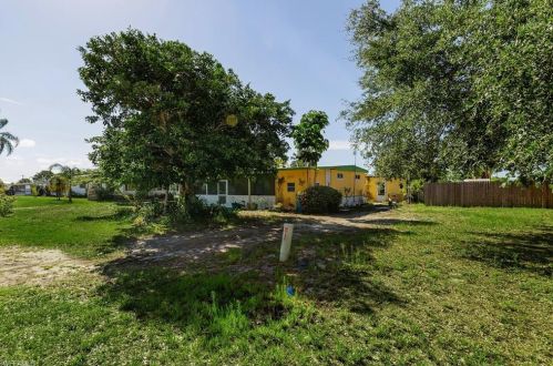 4777 Sandpiper Dr, Saint James City, FL 33956-2810