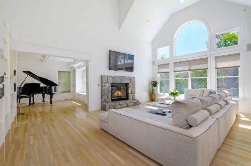 100 Stonewall Cir, White Plains NY  10604-1124 exterior