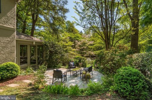 2913 Glover Dr, Washington, DC 20016-3566