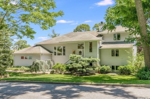 77 Longfellow Dr, San Remo, NY 11754-2347
