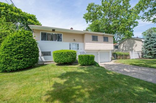 329 Garden City St, Islip Terrace, NY 11752-2518