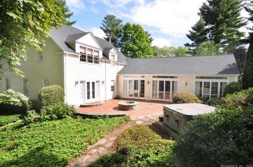 5 Church St, Farmington, CT 06032-2346
