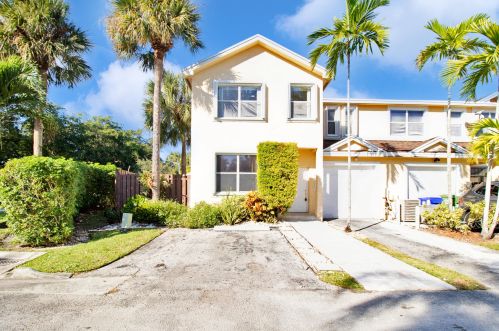 9591 3rd Ct, Hollywood, FL 33025-4622