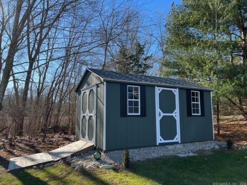 123 Whalehead Rd, Gales Ferry CT  06335-1338 exterior