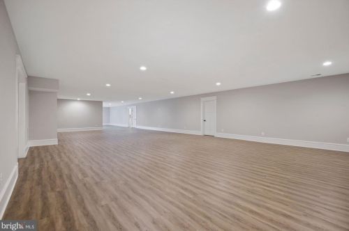 16067 Waterford Crk Cir, Hamilton VA  20158-3342 exterior