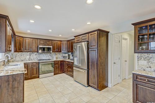 95 Midway St, Babylon NY  11702-4311 exterior