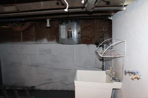 285 Jefferson St, Bridgeport CT  06607-2422 exterior