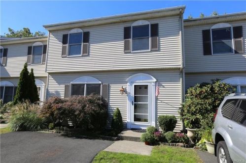 35 Ossman Ct, Garnerville, NY 10923-1538