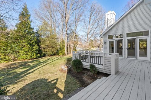 12015 Walnut Branch Rd, Herndon VA  20194-5616 exterior