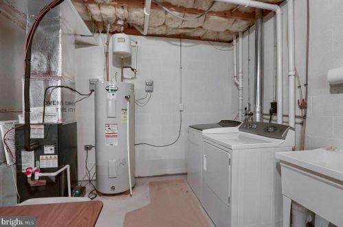 2112 Northview Ln, Harrisburg PA 17110-3911 exterior