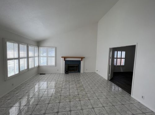 569 Independence Dr, San Jose, CA 95111-2234