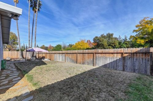 8437 Juglans Dr, Citrus Heights CA  95662-3048 exterior