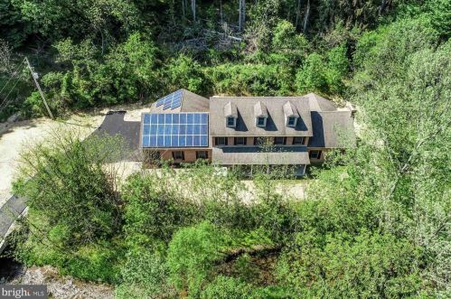 786 Arbor Dr, Red Lion PA  17356-8611 exterior