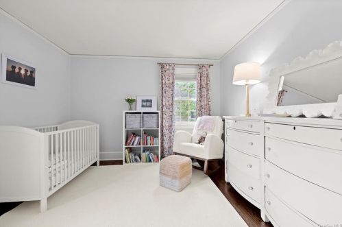 20 Hazelton Dr, White Plains NY  10605-3818 exterior