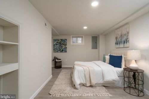 6916 Arlington Blvd, Falls Church VA  22042-1937 exterior