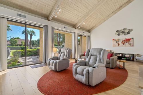 139 Desert Dr, Rancho Mirage CA  92270-4923 exterior