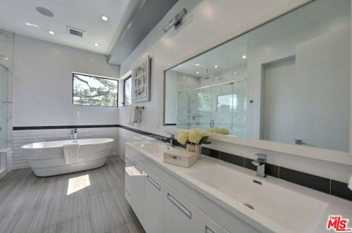 5128 Noble Ave, Van Nuys CA  91403-1376 exterior