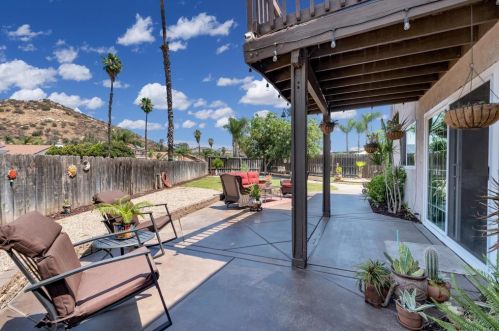 10121 Paseo Palmas Dr, Lakeside CA  92040-2342 exterior